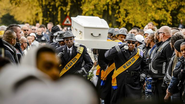 Honderden No Surrender-leden bij uitvaart Brian Dalfour