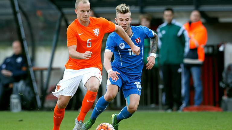 PSV'er Jorrit Hendrix in actie (Foto: Pics United)