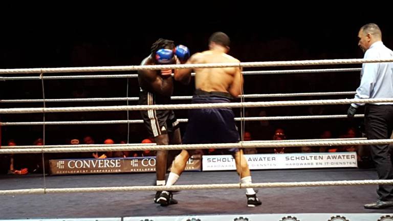 Bokser Rafik Harutjunjan uit Vught opnieuw wereldkampioen