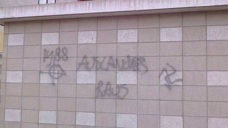 Eén van de bekladdingen in de Vlinderbuurt - Eindhoven (Foto: Mpanzu Bamenga)