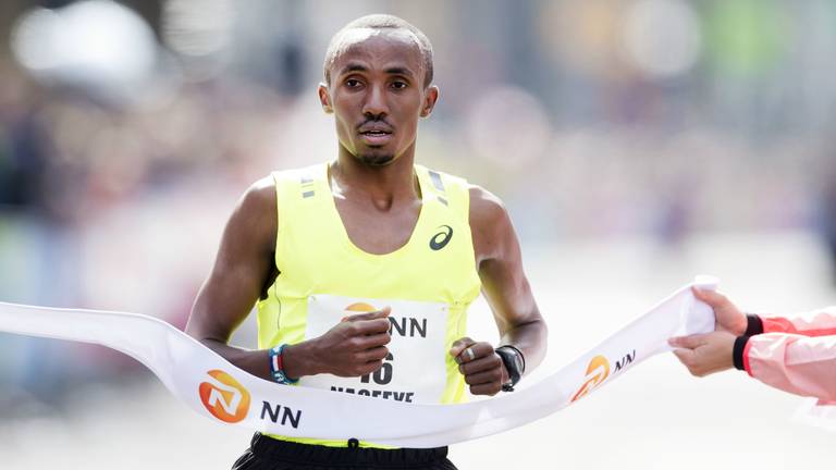 Abdi Nageeye liep een nieuw record tijdens de Ten Miles. (Foto: ANP).