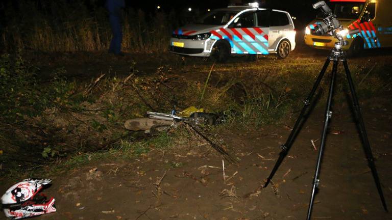 Politie bezig met onderzoek (foto: Bart Meesters / Meesters Multi Media)