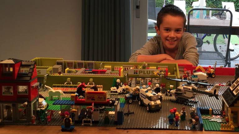 Joris is donderdag de baas van de lokale supermarkt.