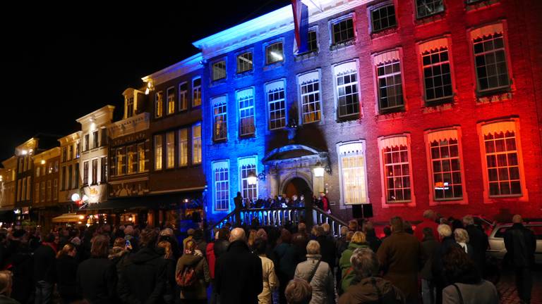 Herdenking voor Parijs in Breda. (foto: Perry Roovers/SQ Vision)