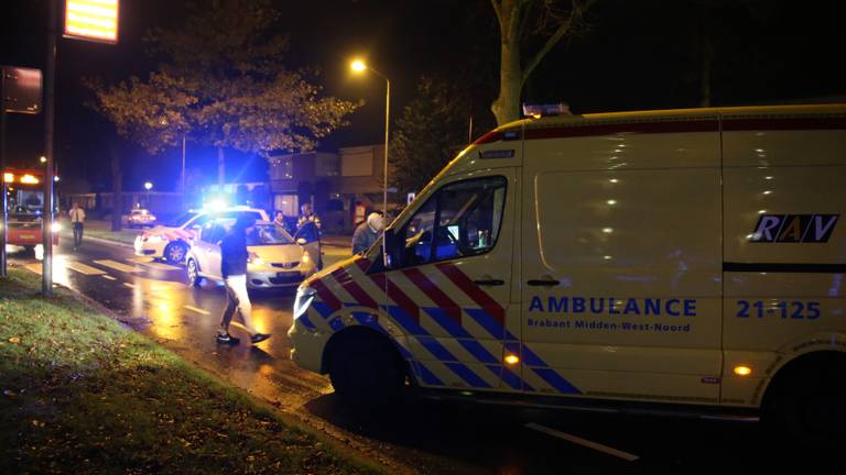 Voetganger gewond na aanrijding op zebrapad Uden (foto: AS Media).