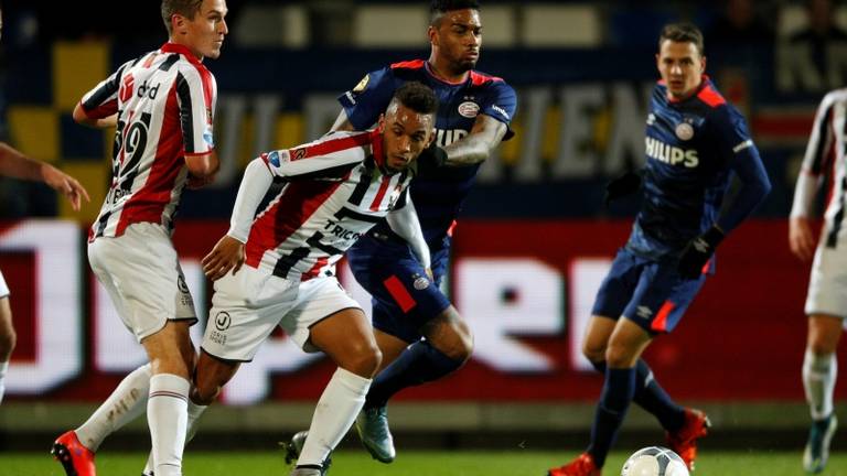 PSV en Willem II tegen elkaar (Foto: VI Images)