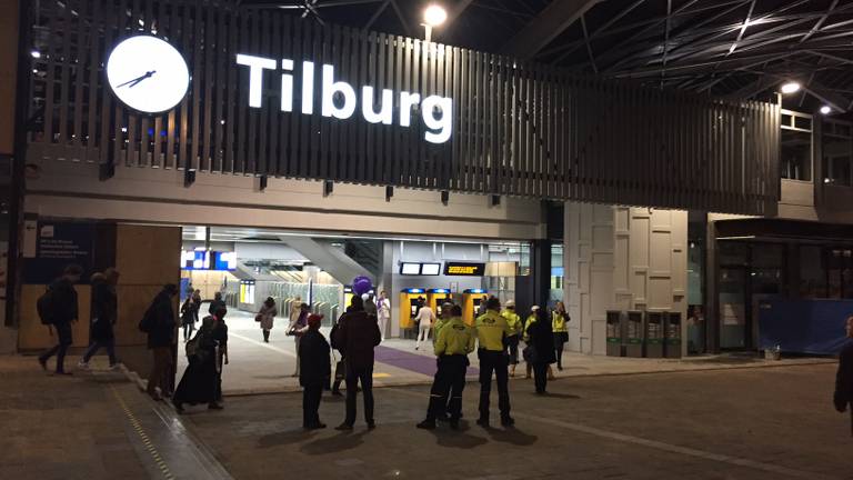 Hij is klaar, de nieuwe passage onder het station van Tilburg. 