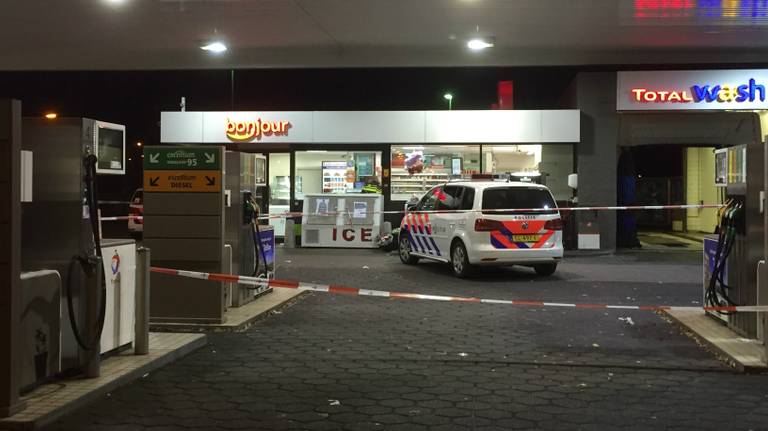 Het tankstation aan de Hambakenweg in Den Bosch was al vaker het slachoffer van een overval, zoals hier in 2015 (foto: Bart Meesters).