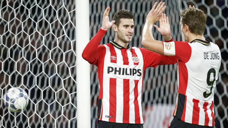 Pereiro en De Jong vieren doelpunt (foto: VI Images)