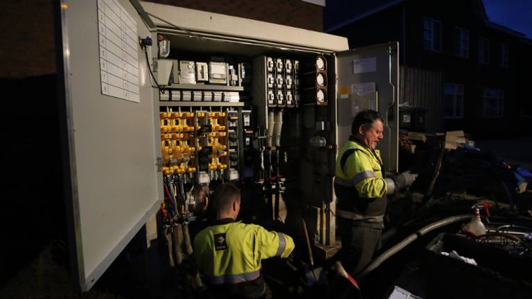 Er wordt druk gewerkt aan de installatiekast (foto: SQ Vision)