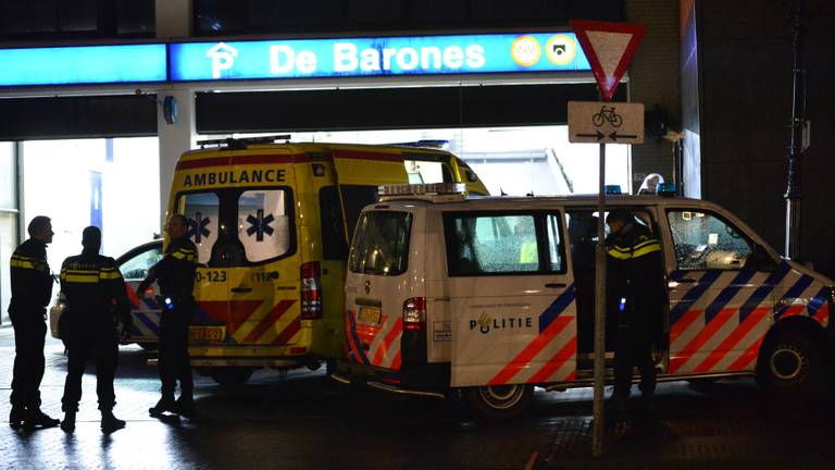 14 arrestaties en 5 gewonden na grote vechtpartij in parkeergarage Barones in Breda