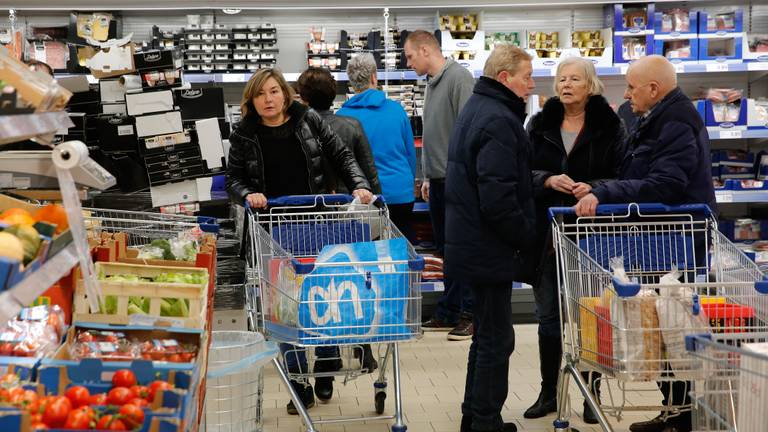 Verveel Je Je Met Kerst Zo Kom Je De Feestdagen Toch Door Kerstcircus Vrachtwagens Of Supermarkt Omroep Brabant