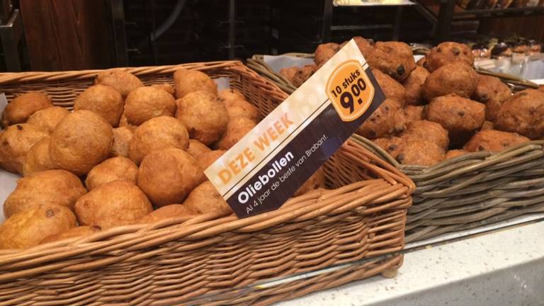 10 oliebollen voor 9 euro (foto: Koen Wijn)