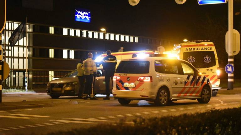 De fietser stak over bij een oversteekplaats op de N282 (foto: SQ Vision).