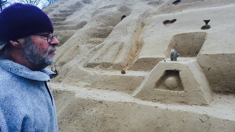 Hein van Aldenhoven maakt prachtige zandkunstwerken
