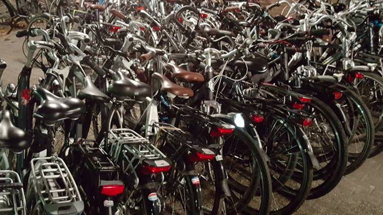 Plek voor fietsen nieuwe stallingen bij centraal station Tilburg - Brabant