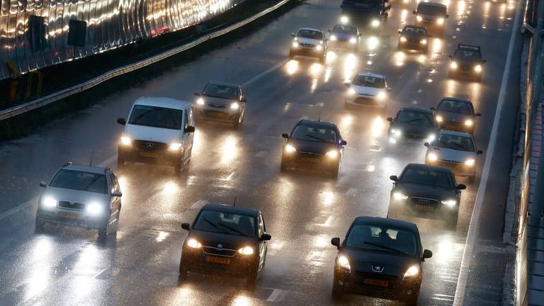 Om zeven uur twaalf kilometer file. (archieffoto: ANP)