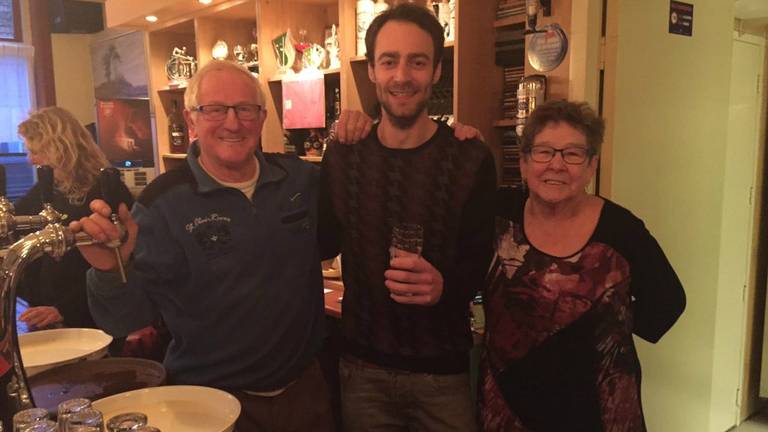 Café Voorwaarts in Nieuw-Vossemeer heeft alsnog succesvol nieuwjaarsfeest