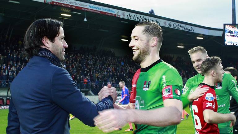 Ernest Faber is blij met Rens van Eijden (rechts, foto :VI Images).