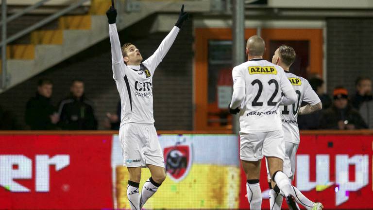 Mats Seuntjens viert zijn doelpunt tegen Volendam (foto: VI-Images)