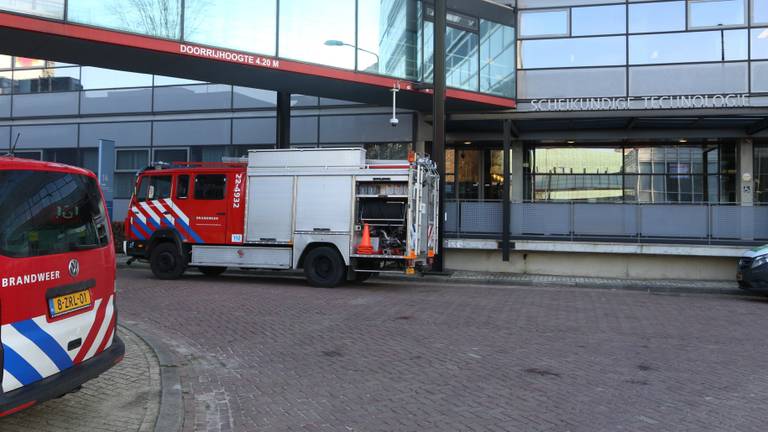 Bij een kleine ontploffing op de TU raakte één persoon lichtgewond. (Foto:Gabor Heeres/SQ Vision)