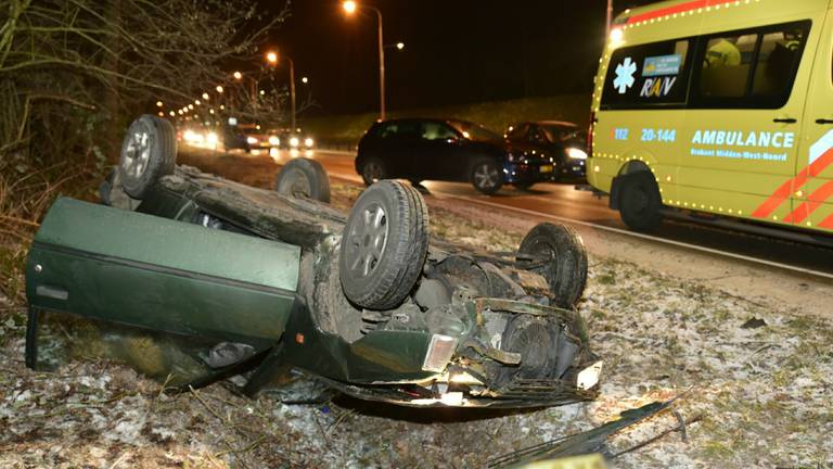 De man moest naar het ziekenhuis (foto: JV-Media/Jules Vorselaars)