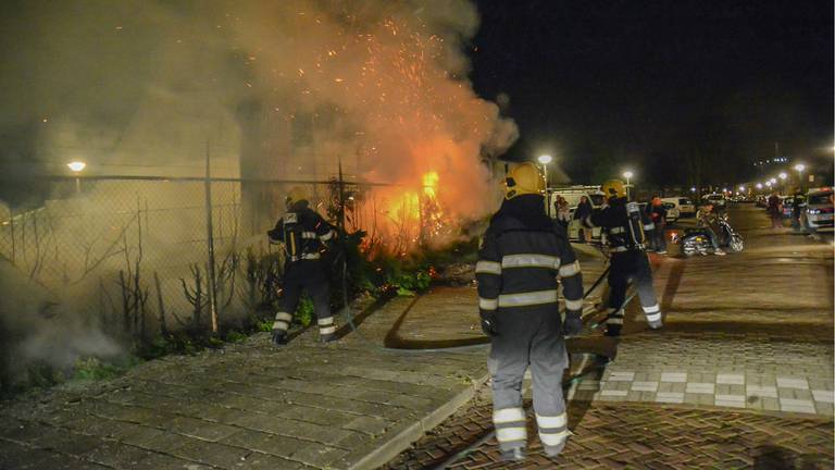 De brandweer had de vlammen snel gedoofd. (Foto: Dave Hendriks/Hendriks MultiMedia).
