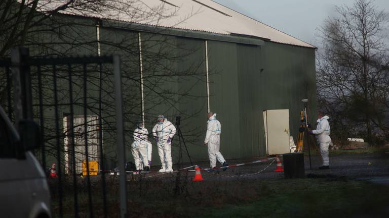 Sporenonderzoek in loods Ulicoten (Foto: Jeroen Stuve)