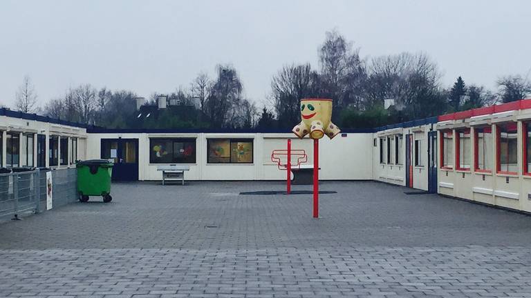 Nog een jaar les in een noodgebouw aan de Runmolen (foto: Tonnie Vossen)