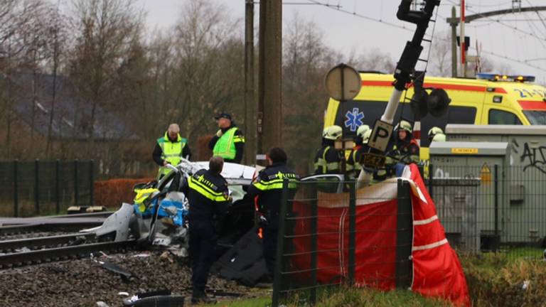 Trein botst op auto in Boxtel. (Foto: SQ Vision)