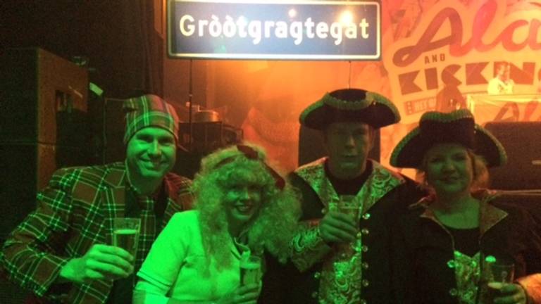 Amsterdam viert carnaval als Gròòtgragtegat