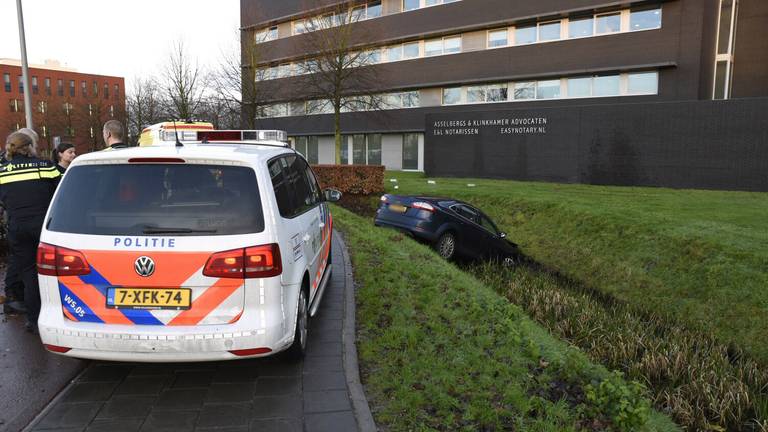 Volgens een getuige werd de bestuurder onwel. (Foto: Tom van der Put/SQ Vision).