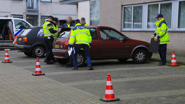 Er bijna 150.000 euro aan schulden geïnd en 8 auto's in beslag genomen. Foto: Harrie Grijseels/SQ Vi