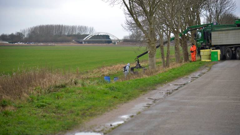 De vaten worden geruimd. (Foto: Marco Verhage/ SQ Vision)