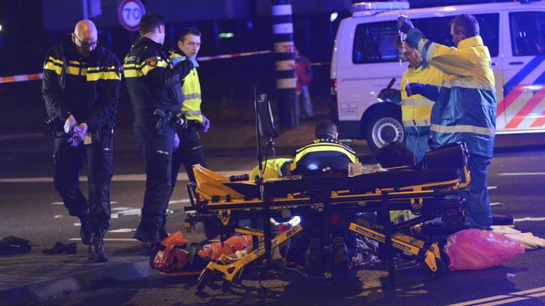 Fietser overleden na botsing op Doornboslaan in Breda. (Foto: Perry Roobers/SQ Vision)