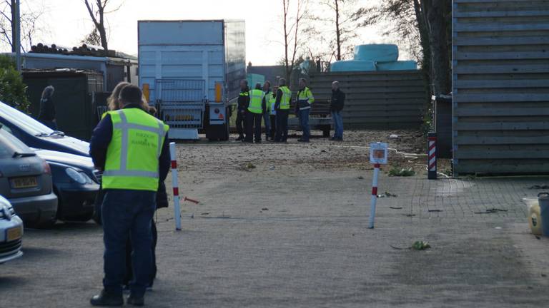 Grote controleactie bij bedrijfspand in de Wielstraat in Veen