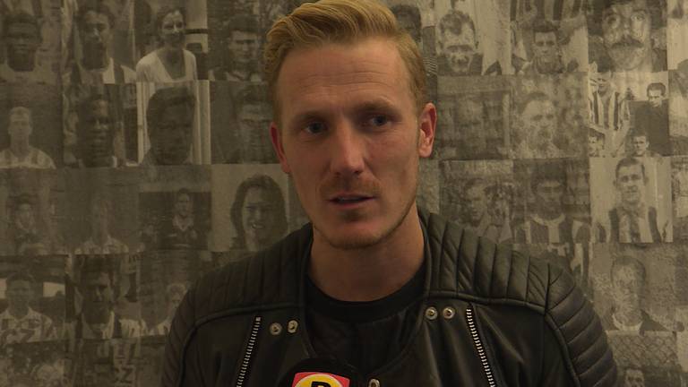 Nick van der Velden moet Vitesse - Willem II vanaf de tribune bekijken