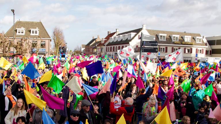 Vlaggenzee in Etten-Leur (foto: Twan Spierts)