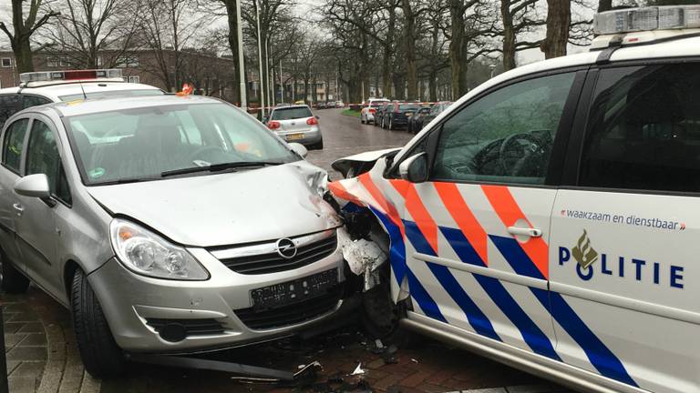 Politie zet achtervolging in in Eindhoven en rijdt verdachte daarbij klem