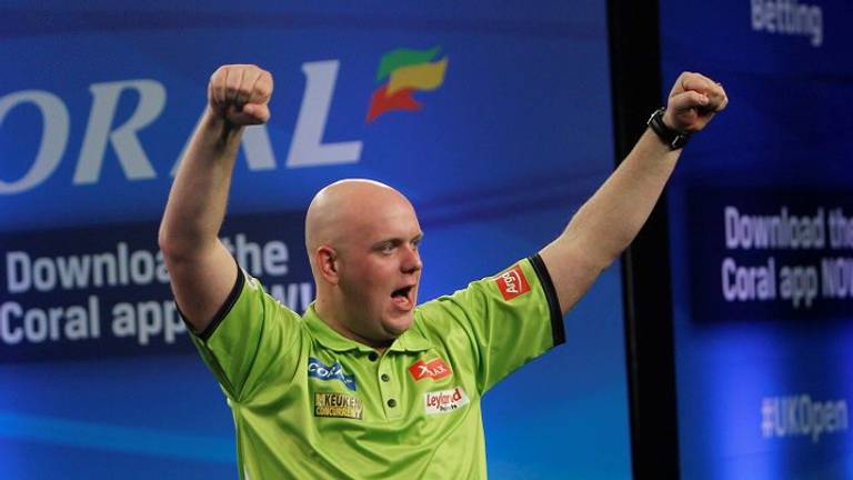 Michael van Gerwen straalt na zijn negendarter. (Foto: Lawrence Lustig/PDC).