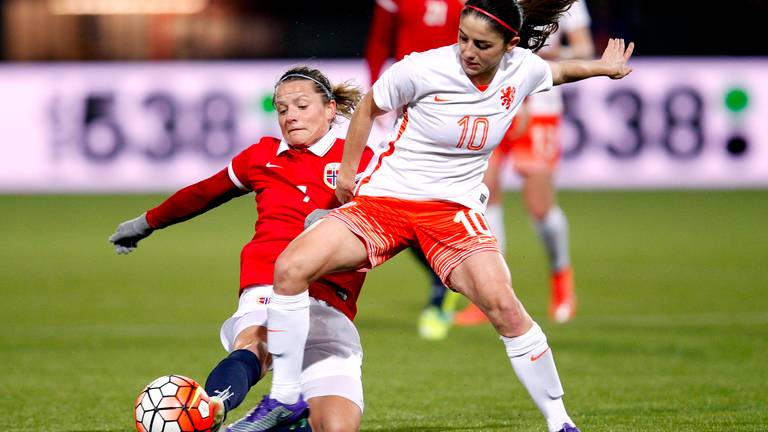 Daniëlle van de Donk in actie (Foto: Pics United)