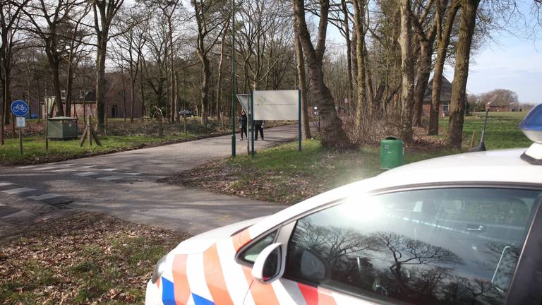 De politie bij het azc in Gilze.