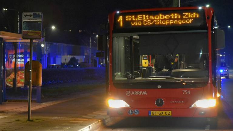 De chauffeur werd met een mes bedreigd. (Foto: Toby de Kort)