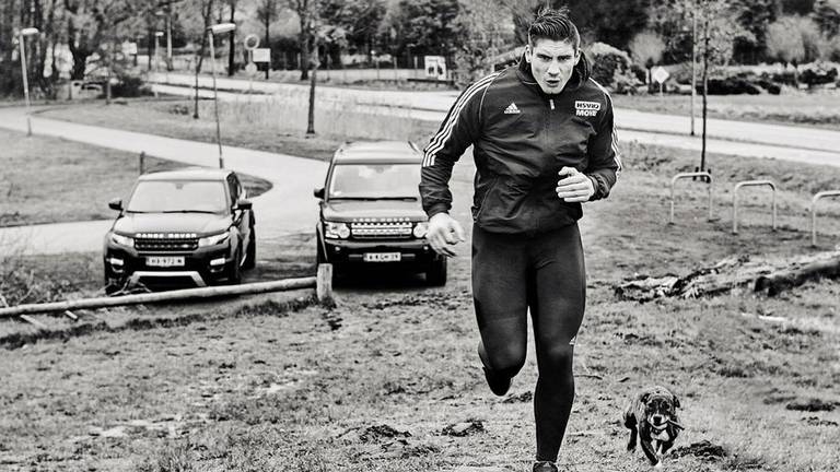 Kickbokser Rico Verhoeven gaat wereldtitel verdedigen: 'Ik ben er klaar voor'