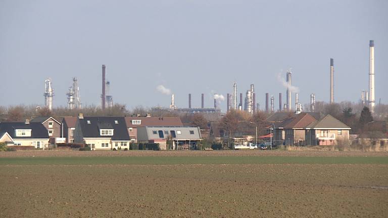 Moerdijk onder de rook van de industrie