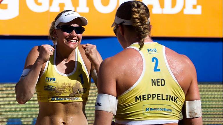 Van Iersel (links) en Meppelink in extase. (Foto: FIVB).