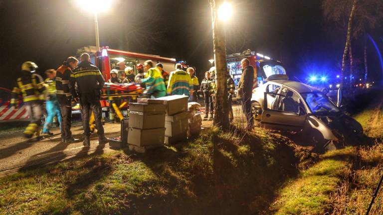 Eerst moesten pakketjes uit de auto worden gehaald (foto: Gabor Heeres / SQ Vision)