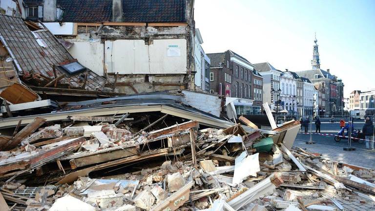 De restanten van het pand aan de Markt. (Foto: Henk van Esch)