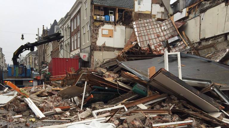 Het pand van de FEBO in Den Bosch, links naast het ingestorte gebouw