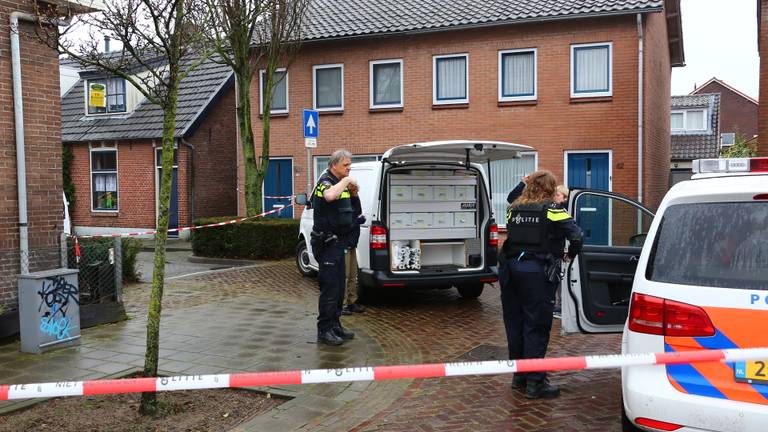 Ossenaar gewond gevonden op straat. (foto: Charles Mallo/SQ Vision)